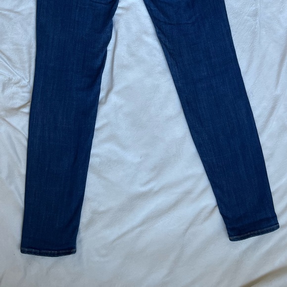 Rock & Republic Jeans. Size 8. Mid rise jeans. Stretchy. Good Used Condition! - Picture 6 of 8